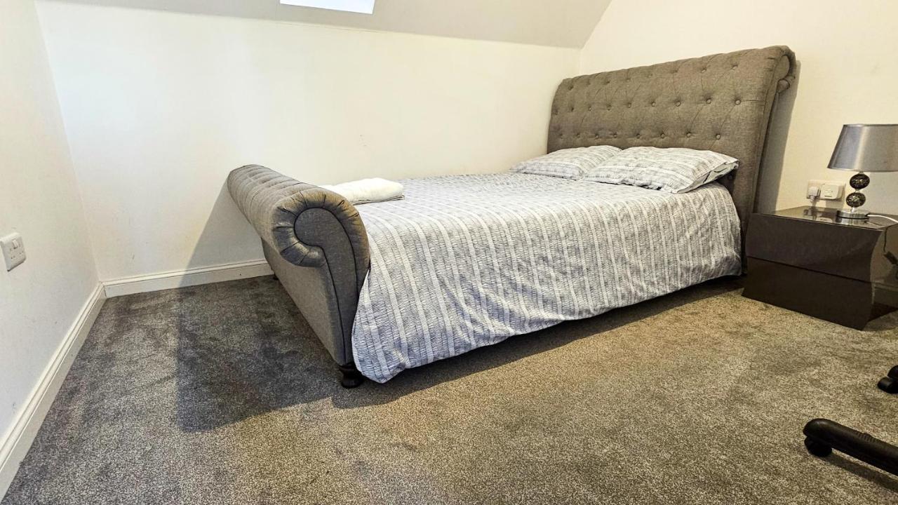Stunning Two-Bedroom Apartment At A3Ree, Free Parking, Near Cribbs Causeway Mall Bristol Extérieur photo