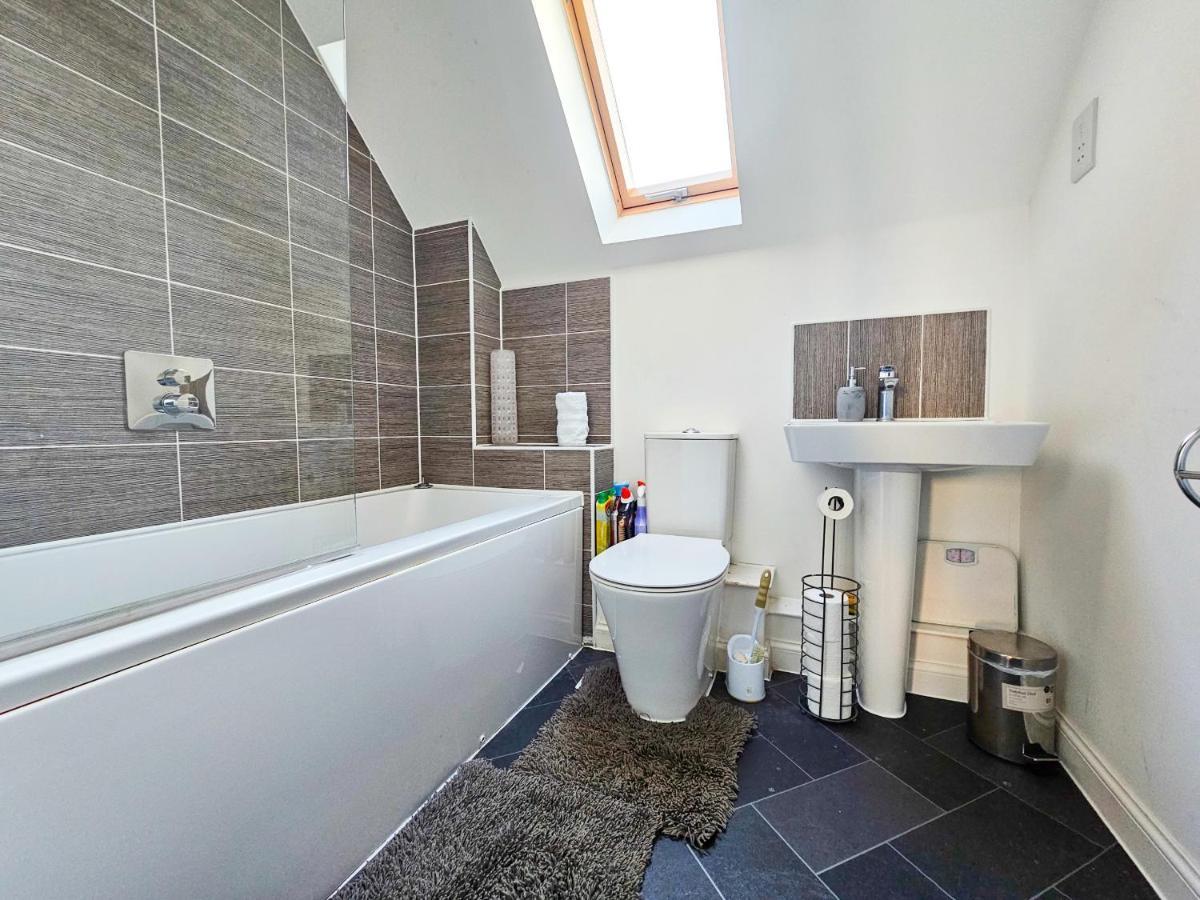 Stunning Two-Bedroom Apartment At A3Ree, Free Parking, Near Cribbs Causeway Mall Bristol Extérieur photo