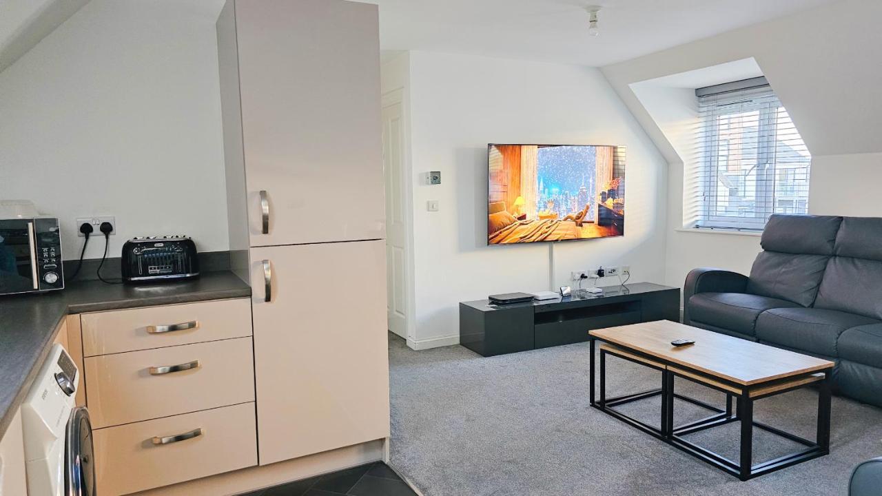 Stunning Two-Bedroom Apartment At A3Ree, Free Parking, Near Cribbs Causeway Mall Bristol Extérieur photo