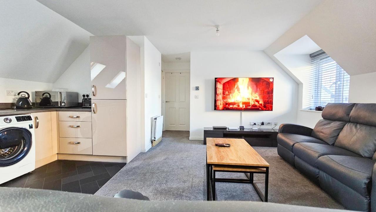 Stunning Two-Bedroom Apartment At A3Ree, Free Parking, Near Cribbs Causeway Mall Bristol Extérieur photo